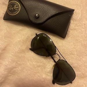 Ray Ban Black Aviator Sunglasses *PERFECT CONDITION!